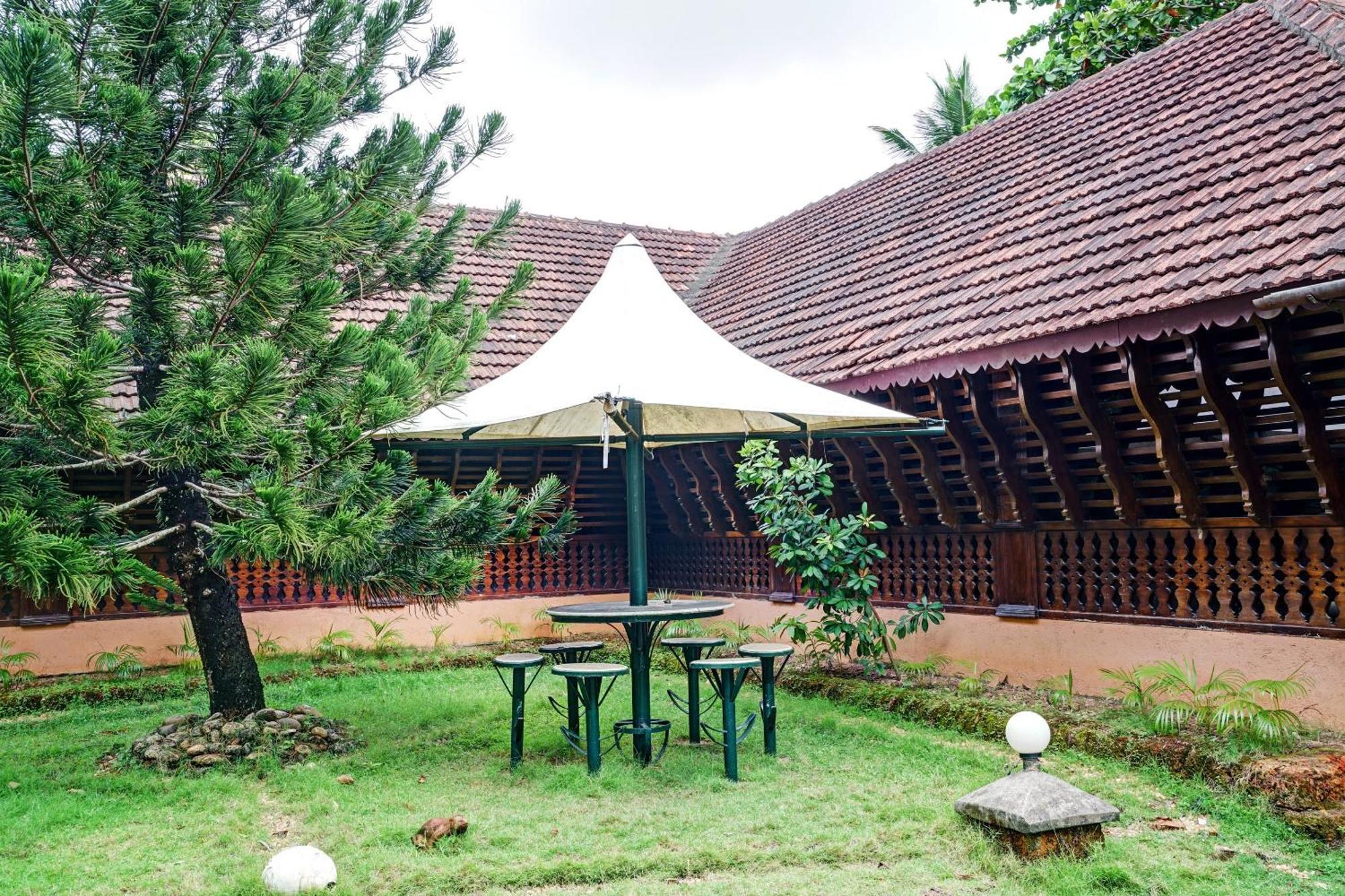 Palette - Pagoda Resorts Alappuzha Exterior foto